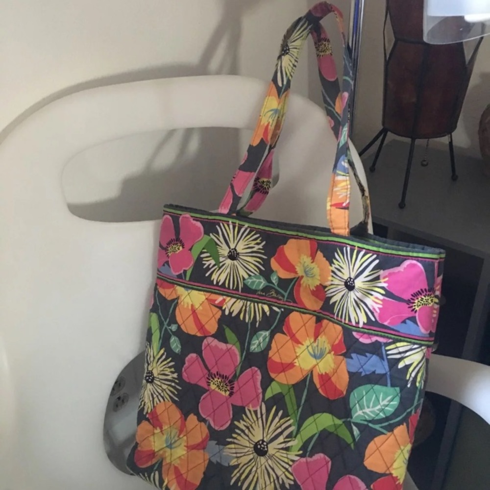Vera Bradley jazzy blooms tote